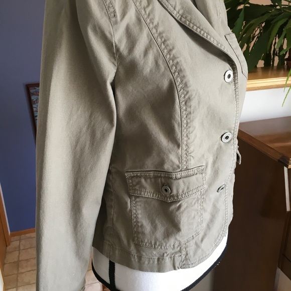 Button Down Jacket with Pockets by GAP, Size 8 - Picture 4 of 8